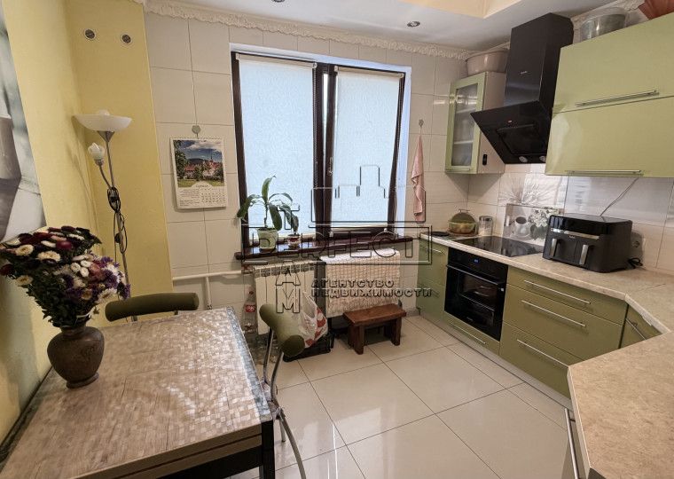 Продаж 3к квартири Радунська 42/10 / Радунская 42/10