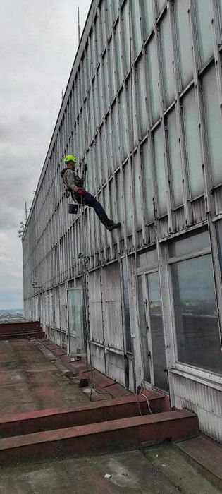 Prace wysokościowe Usługi na wysokości prace alpinistyczne Alpinista