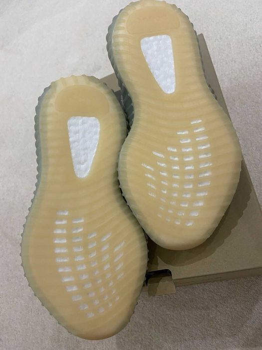 adidas Yeezy Boost 350 V2
Desert Sage