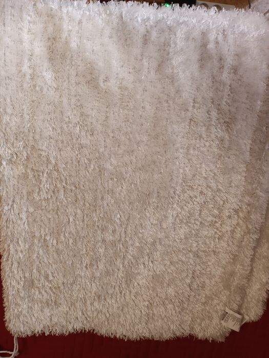 Tapete branco retangular