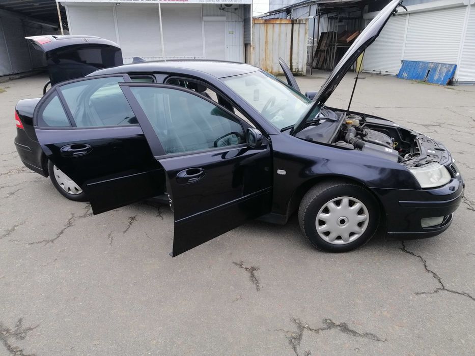 продам свою машину в хороші руки.Сааб 9-3 седан 1.8л механіка 2006 року випуску офіційна,не пригонка!! Газ Бензин (газ вписанний).Кузов не битий не гнилий не ржавий,без царапин без вмятин як на фото.Дуже різва і економна,розхід газа по місту 10 12л трасса 8-9л.Мотор не димить масла не бере,працює як на газу так і на бензині.Ходова зробленна не стучить,дуже мяке та комфортне авто.Салон в хорошому стані,хороша музика,два ключа,клімат контроль,мульт руль,круіз контроль,електро пакет ітд.Машина сів і поЇхав,без вложень.По документам порядок,любе оформлення без проблем,власник.Продаж не спішний!! ціна адекватна!! тому і торг не великий,кому дорого купуйте ланус авео ітд..Звонити з 8ми до 23х. всім добра.