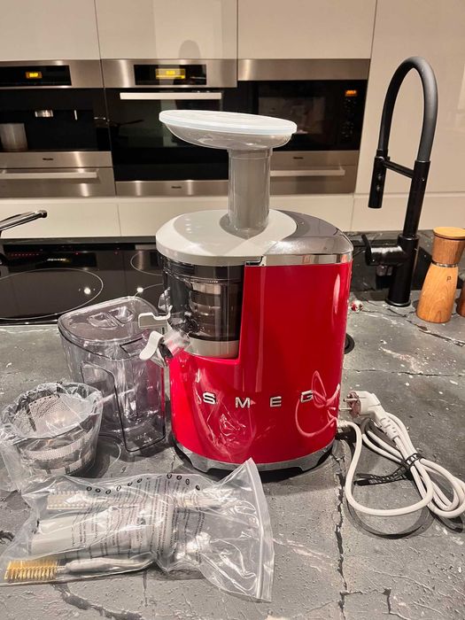 Sprzedam Wyciskarkę wolnoobrotową SMEG SJF01