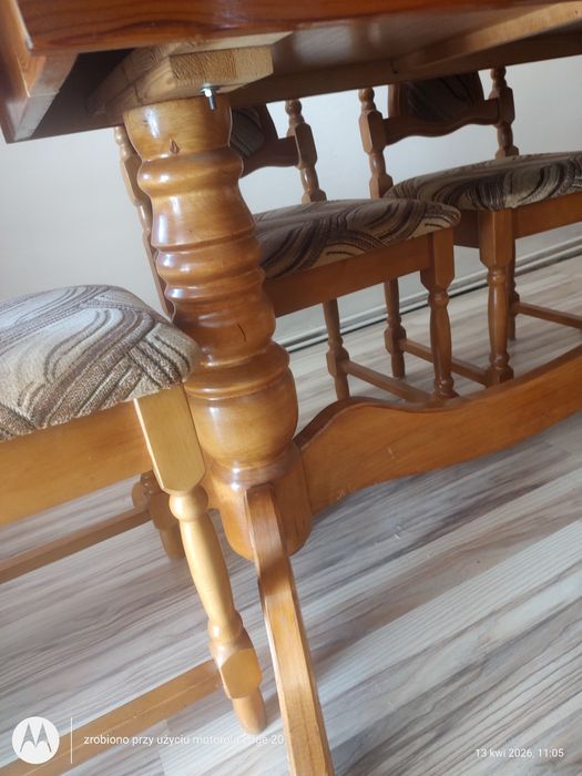 Stół rozkładany i 6 krzeseł