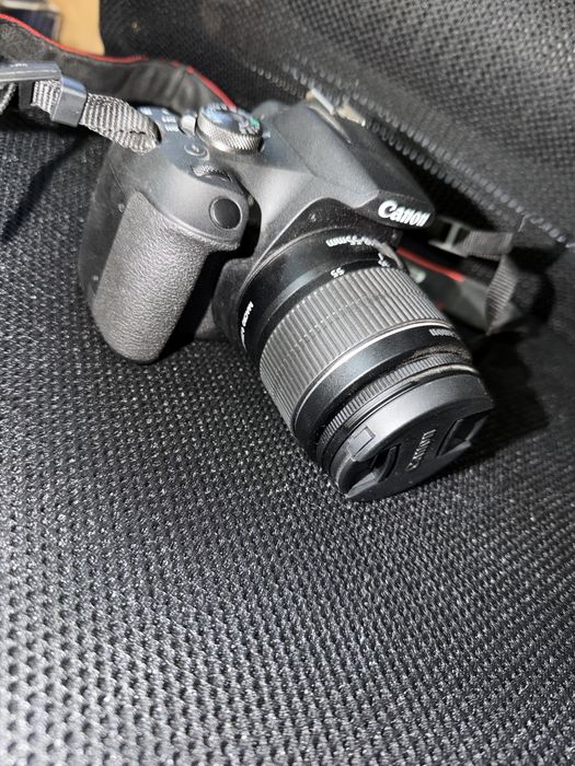Aparat Canon EOS2000