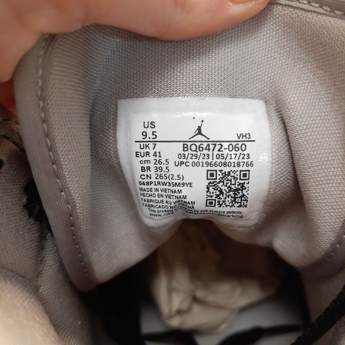 Оригінальні жіночі кросівки AIR JORDAN AIR 1 MID SHOES WHITE/BLACK BQ6