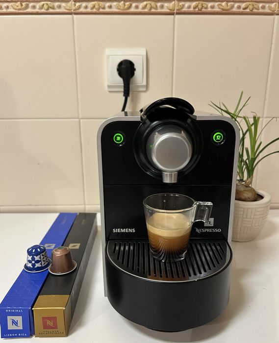 Máquina café NESPRESSO SIEMENS