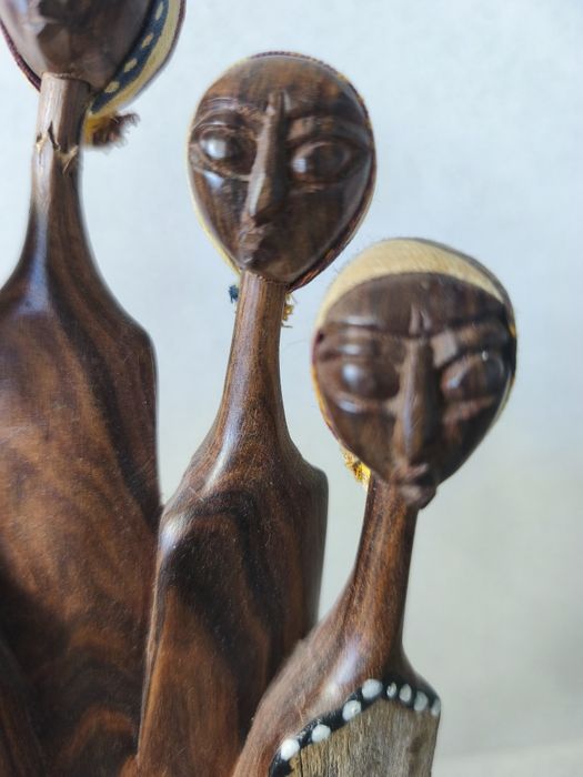 Estatueta madeira inspiração Africana