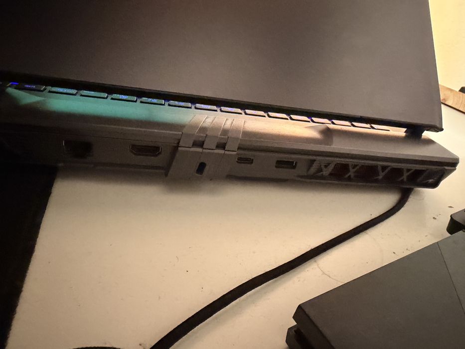 MSI Vector 16 HX A14VHG- RTX 4080 - i7-14650HX