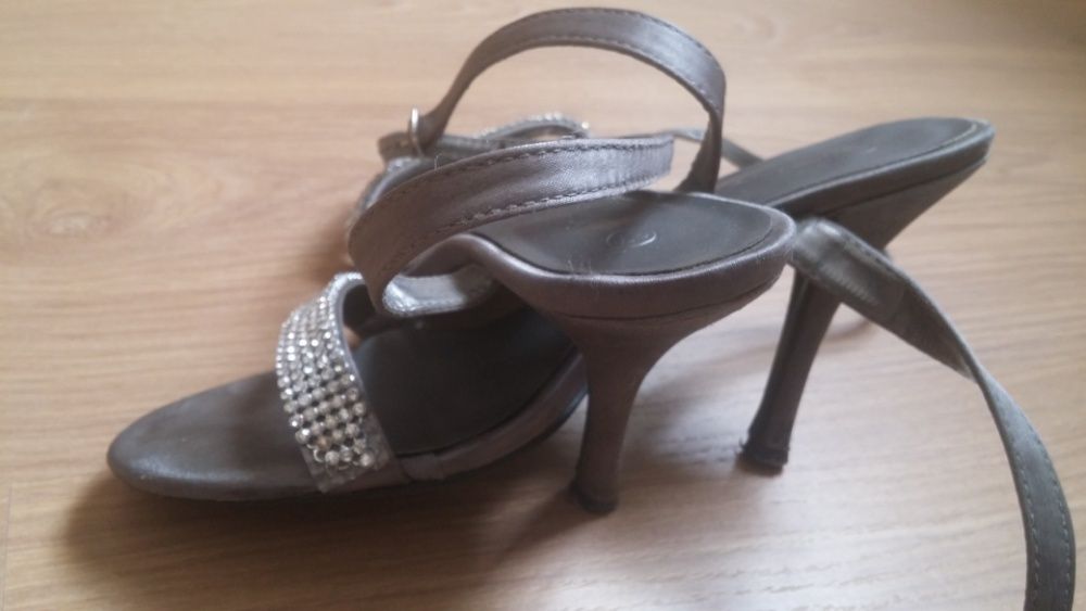 Sapato alto cinzento cerimónia