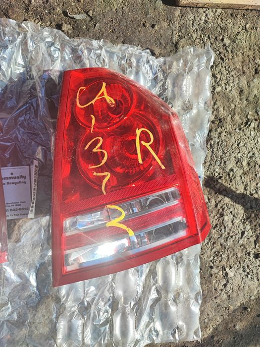 Фонари задние Chrysler 300c SRT8