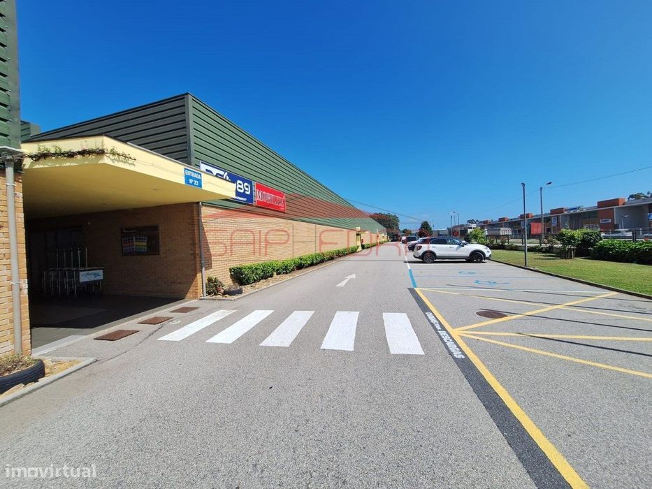 Loja 90 m2 centro comercial grossista Albergaria a Velha
