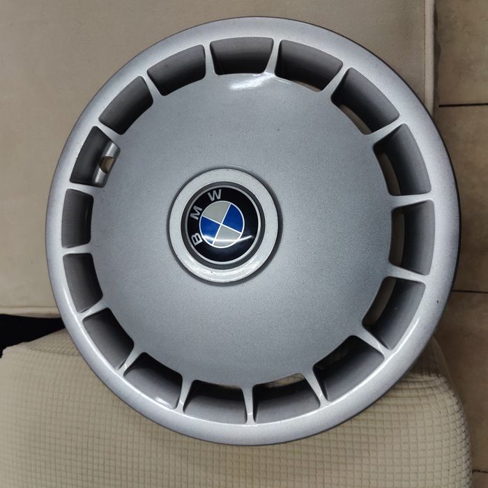Jogo de 4 Tampões Originais BMW 15" (E36 / E34 / E32) – Estado Impecável