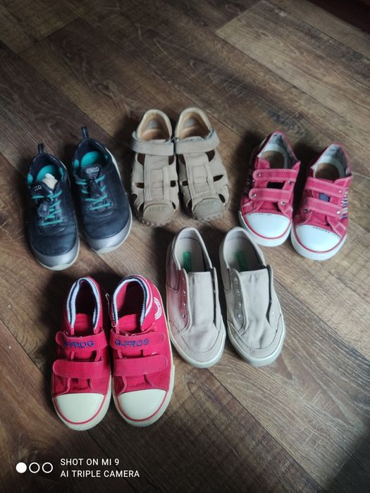 Дитяче взуття, кросівки