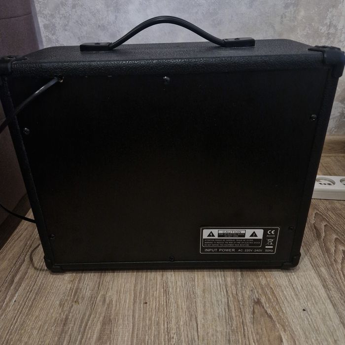 Комбопідсилювач Deviser TG-30.