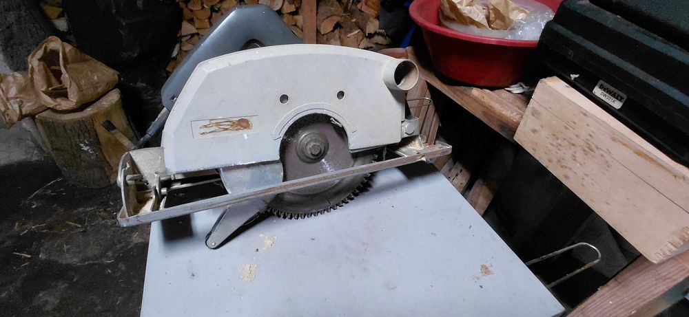 Serra eletrica com fio