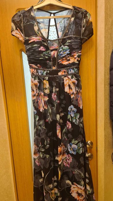 Чудове святкове плаття з квітковим принтом