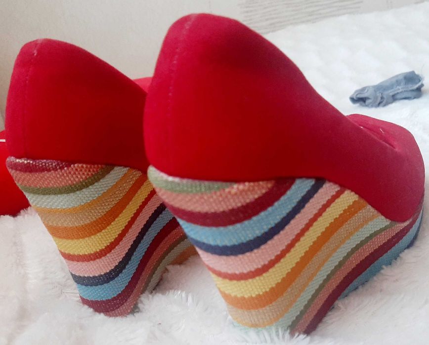 Buty na koturnie sandaly na koturnie r. 35/36 czerwone kolorowe