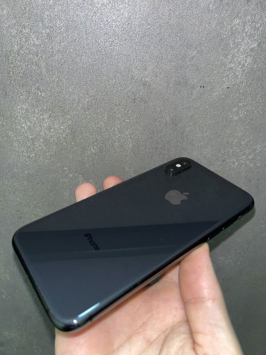 iPhone XS на 64 Гб.