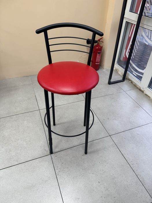 Стілець барниий, червоно-чорний