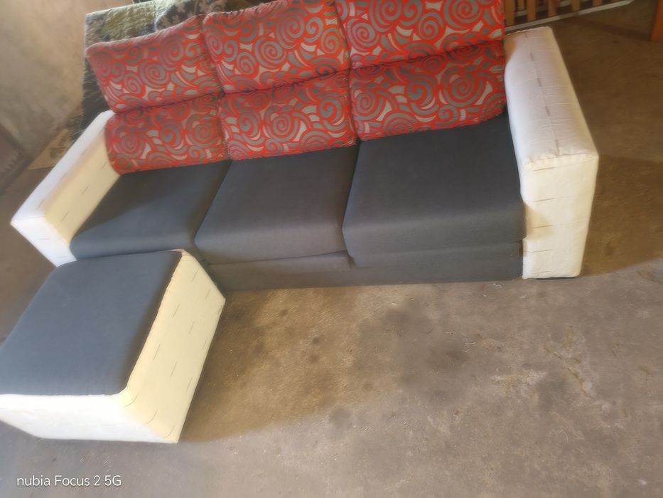 Sofa chaise longue reversivel e com bancos deslizantes