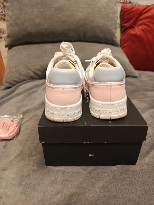 Sneakersy Tommy Hilfiger białe