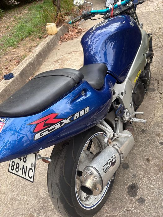 Suzuki gsx 600 R ( naked )
