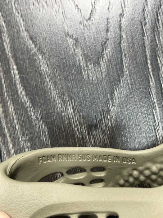 Yeezy Foam Runner RNNR жіночі оригінал тапки сандалі їзі шльопанці