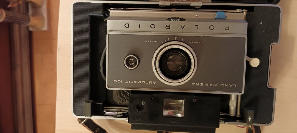 Polaroid Automatic 100 Land Camera