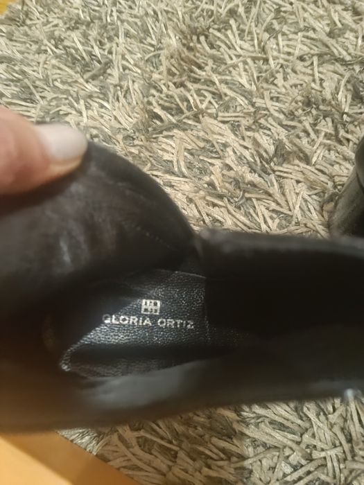 Botins em pele/ verniz  tam.39
