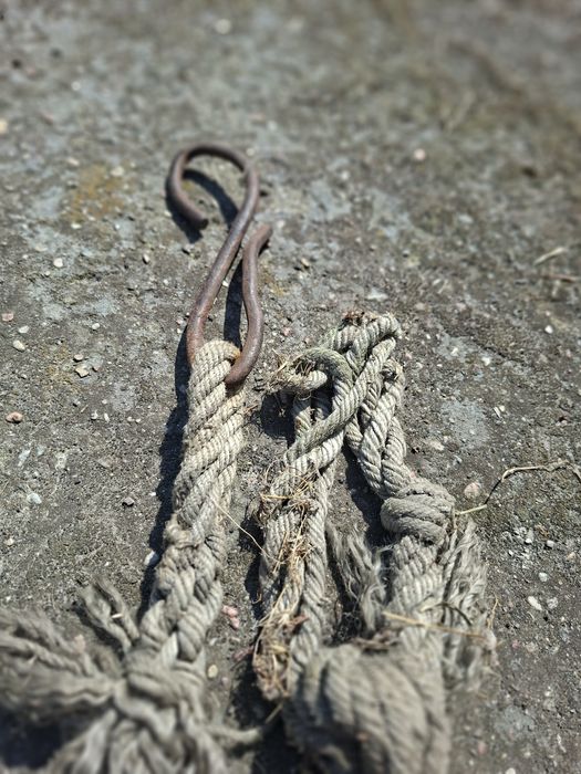 Lina z metalowym hakiem