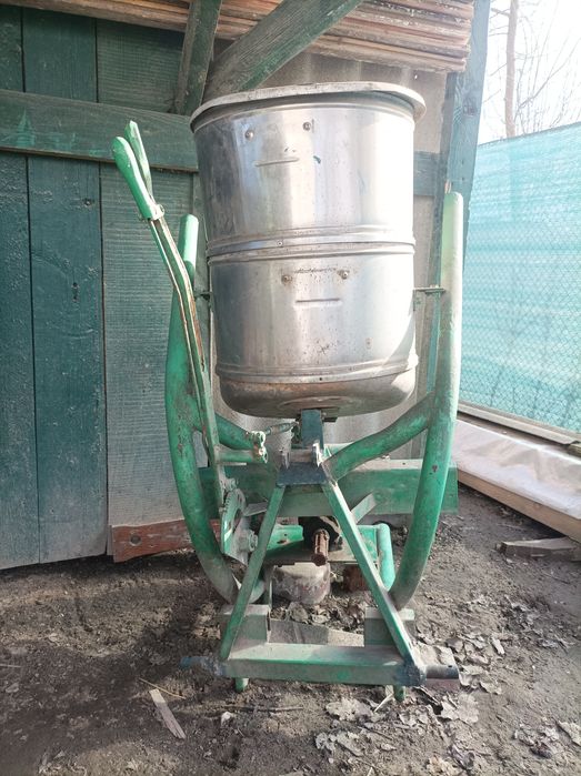 Продам розкидав добрив