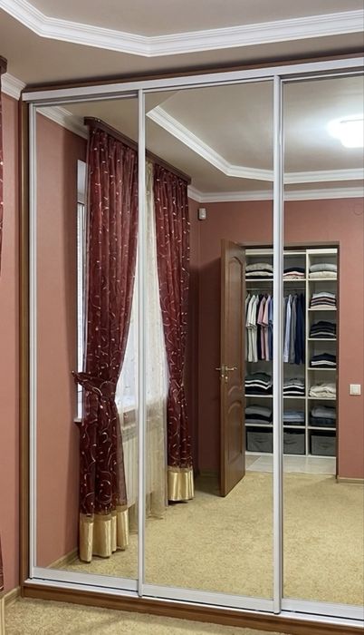 Большой вместительный Шкаф купе с зеркалами