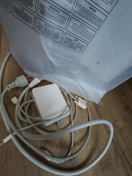 Монітор iPhone шнури в комплекті