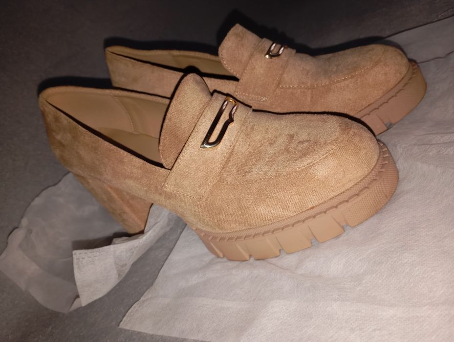 Buty damskie eleganckie mokasyny na obcasie 41