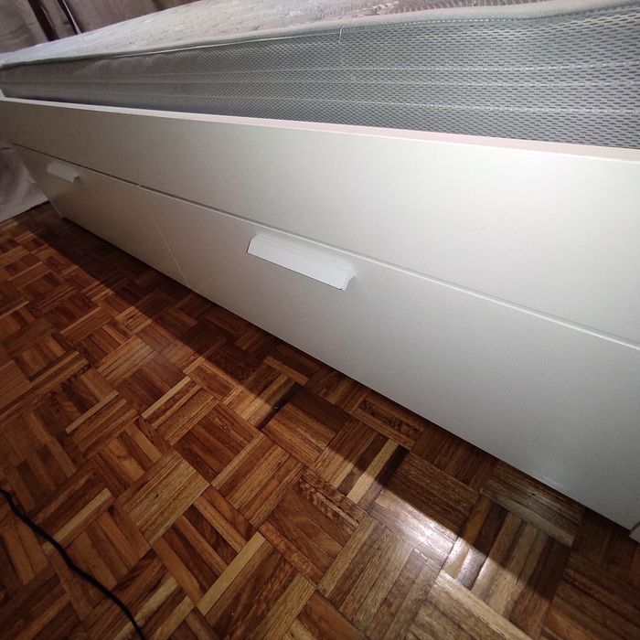 Cama casal com estrado e 4 gavetas  Mindol