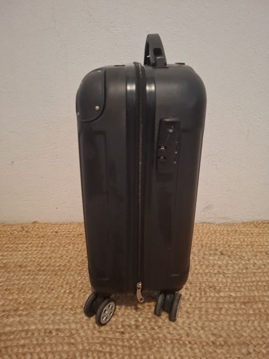 Mala viagem - Troley HC Travel preta
Com código segur