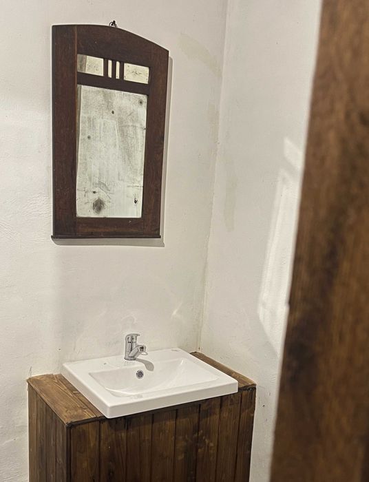 Історичний цегляний будинок біля Олеського замку (Львівська область)