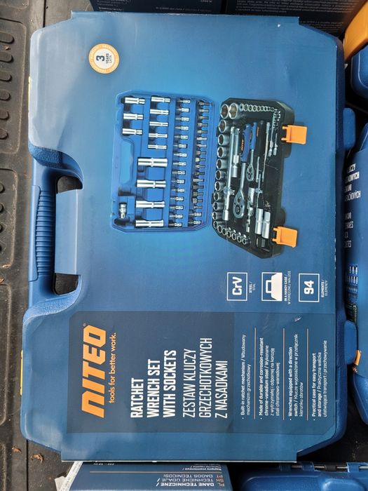 Zestaw Walizka Klucze nasadowe grzechotki 1/2 1/4 94 Elementy NITEO !
