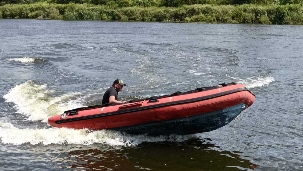 Ponton z silnikim sprzedaje to co na zdjeciu