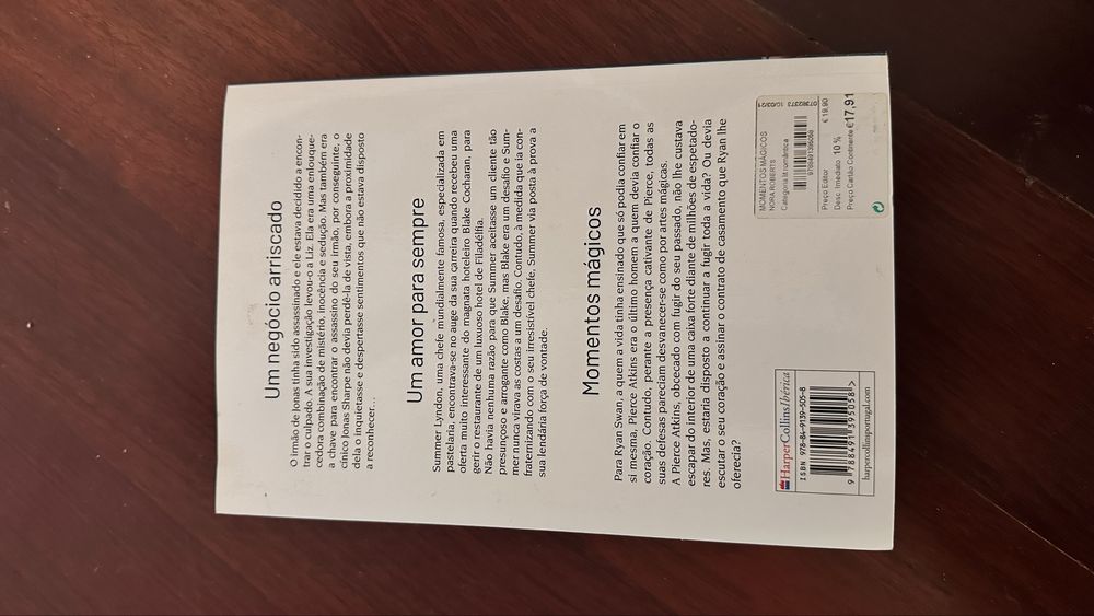 Livro “Momentos Mágicos” de Nora Roberts