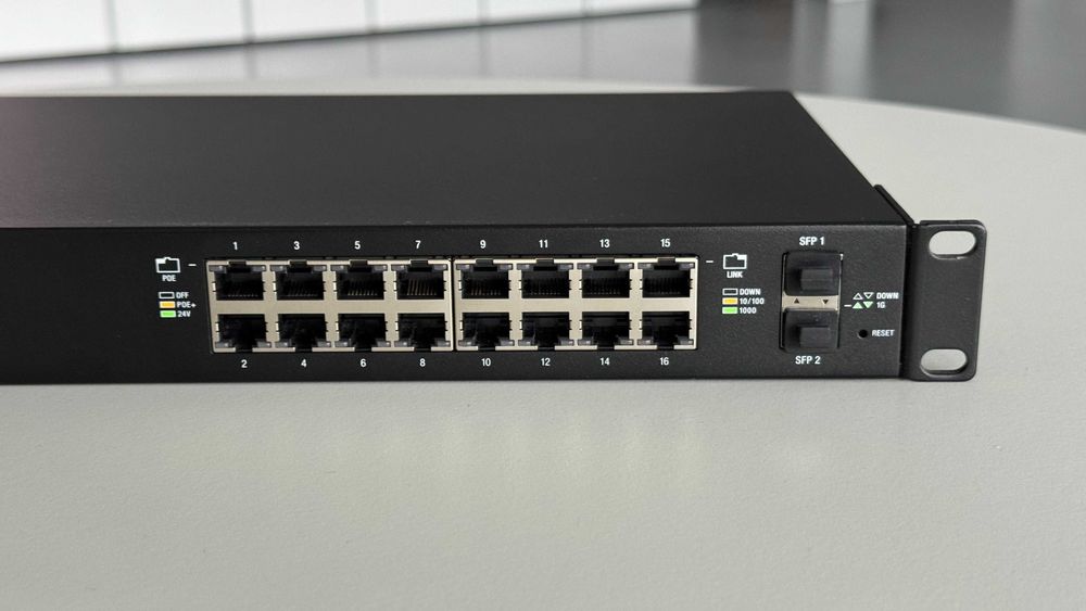 Switch Ubiquiti (ES-16-150W) - 16 portas Gigabit