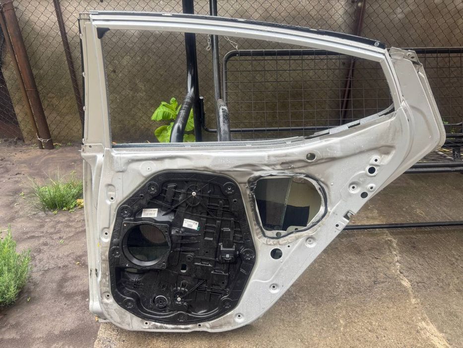 Продам двері задню праву на авто KIA Optima, K5