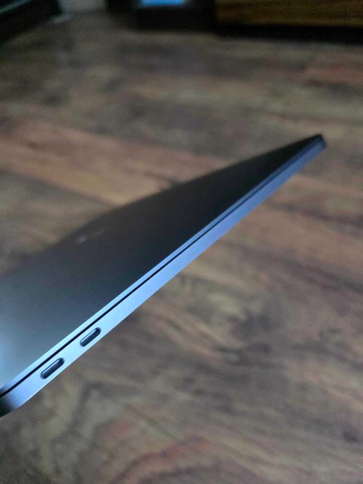 MacBook Pro 13,1 2016