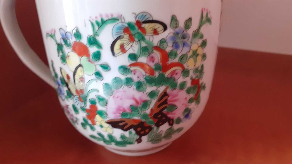 Ceramiczny kubek z przykrywką