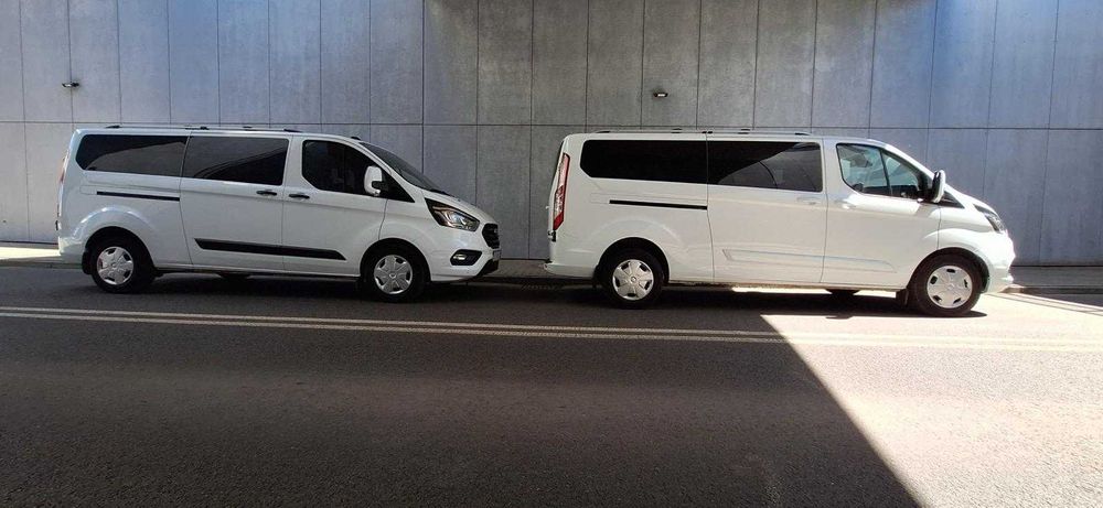 Wynajem busa wypożyczalnia busów 9 osobowego Ford Transit Custom długi