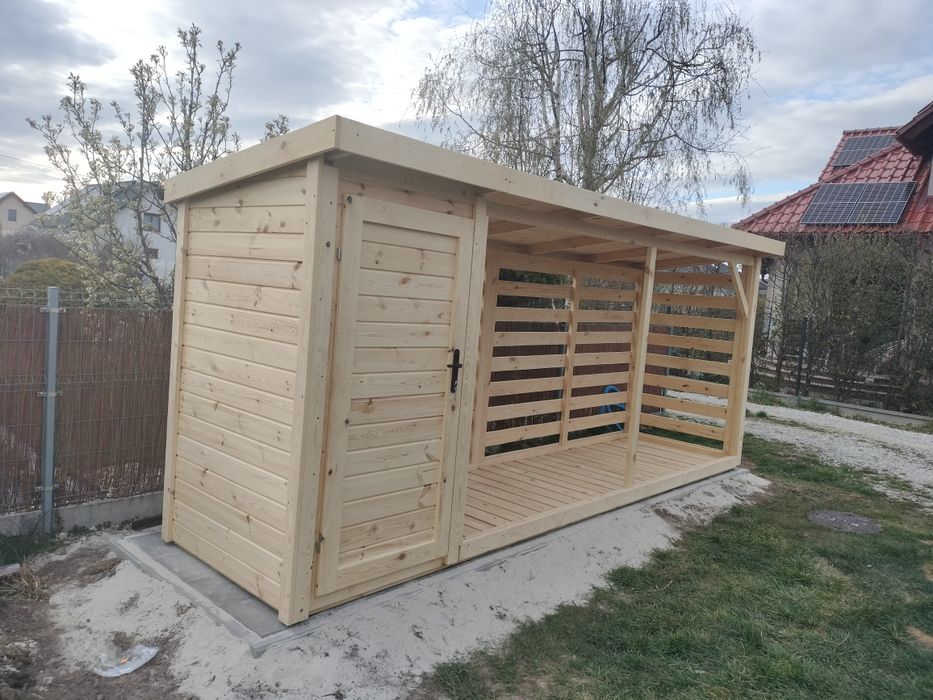 Drewutnia schowek domek