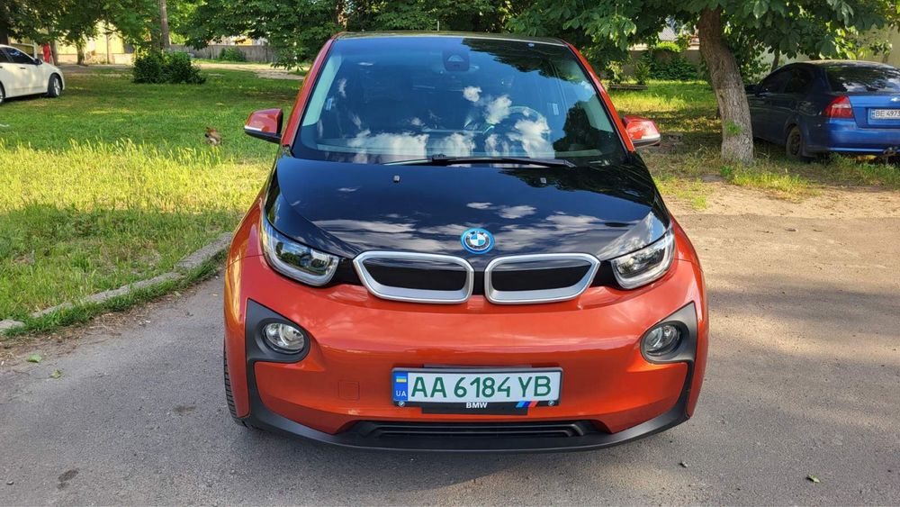 Продаю BMW i3 гибрид 2014