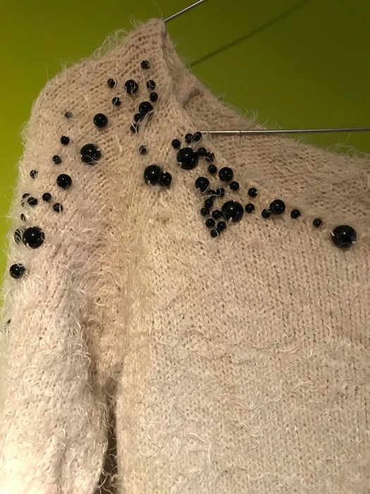 Sweter z koralikami