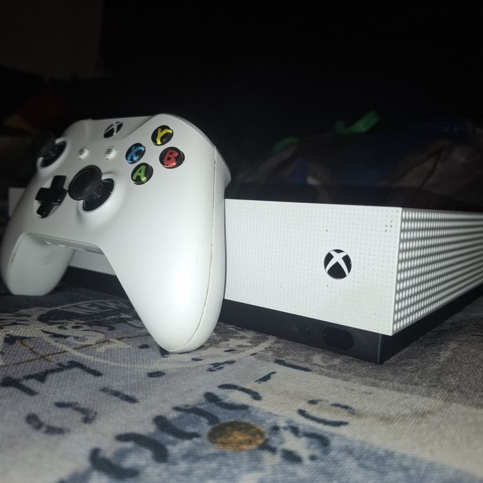 Xbox one S w bardzo dobrym stanie