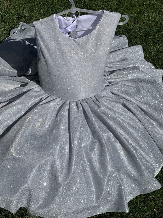 Платье на девочку блестящее розовое голубое белое на 5 лет